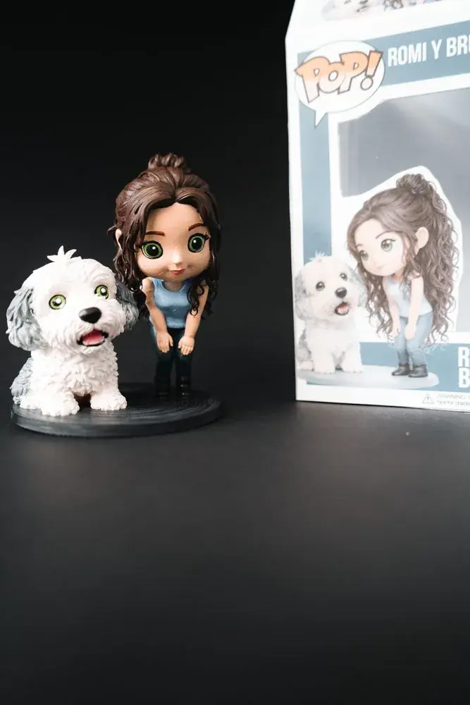 Figura 3D de una chica con su perro blanco, impresión 3D en Quito