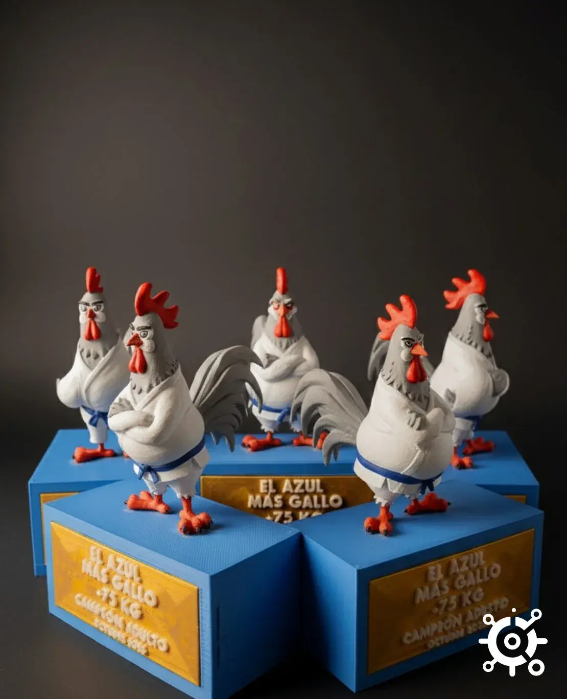 Trofeos 3D personalizados: cinco gallos en kimono de judo con placas doradas